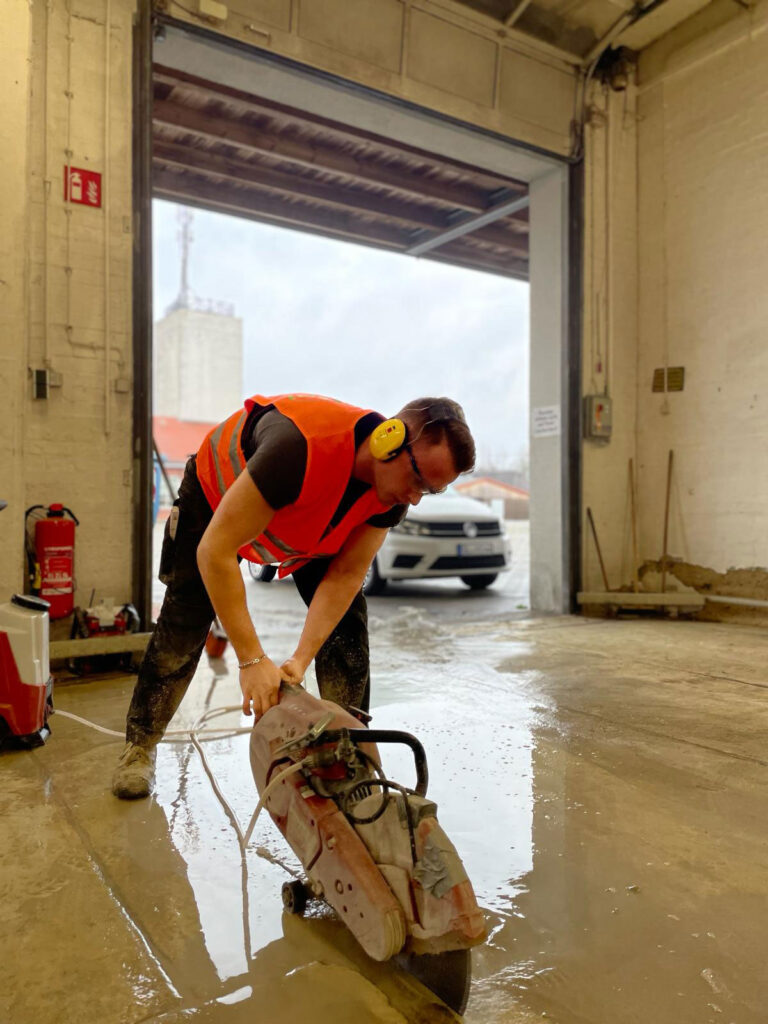 Hochbauprojekte Bauunternehmen Odenthal Bau- und Projektmanagement Rohbauarbeiten Abbruch und Entsorgung Sanierung und Renovierung Abdichtungsarbeiten Tiefbau Beton- und Stahlbetonbau Schlüsselfertiges Bauen Nachhaltiges Bauen Altbausanierung Dachstühle und Dachdecker Fassadenarbeiten Energieeffizienz